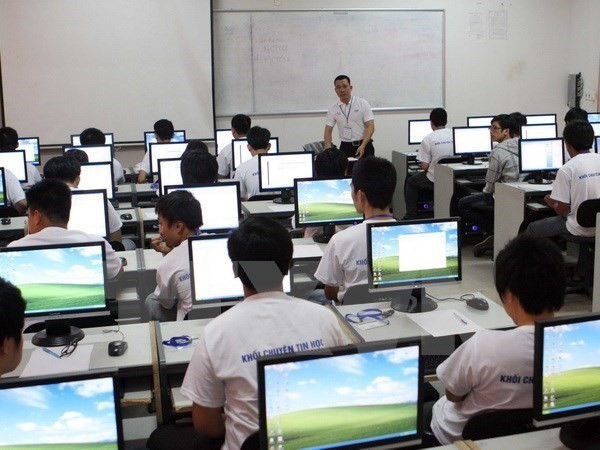 Students join an informatics lesson in Hà Nội. Việt Nam has achieved good results at the Asia Informatics Olympiad 2018. — VNA/VNS Photo