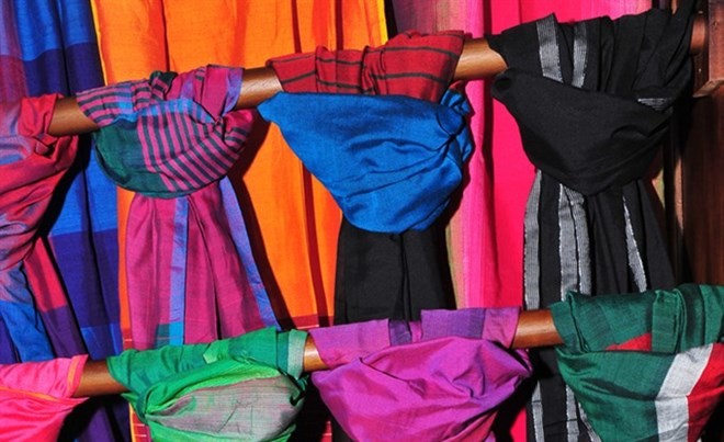 The art of Sri Lankan traditional costumes and fabric was introduced at a fashion event in Hanoi. (Photo: srilankanbusiness.com)