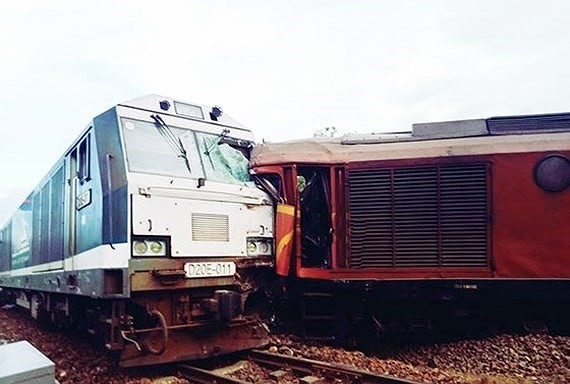 Two trains collide head - on (Photo: SGGP)