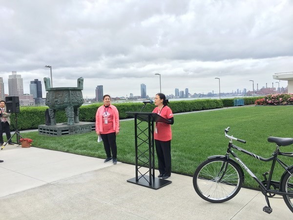 Ambassador Nguyen Phuong Nga, Permanent Representative of Vietnam to the UN addresses the first celebration of the World Bicycle Day held by the UN on June 3 in New York (Photo: VNA)