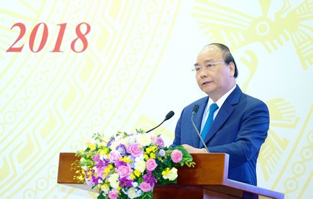 Prime Minister Nguyen Xuan Phuc delivered his speech at the conference between the central government and local authorities. Photo by VPG