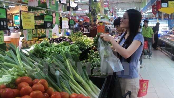 Local people shop for vegetables (Photo: VNA)
