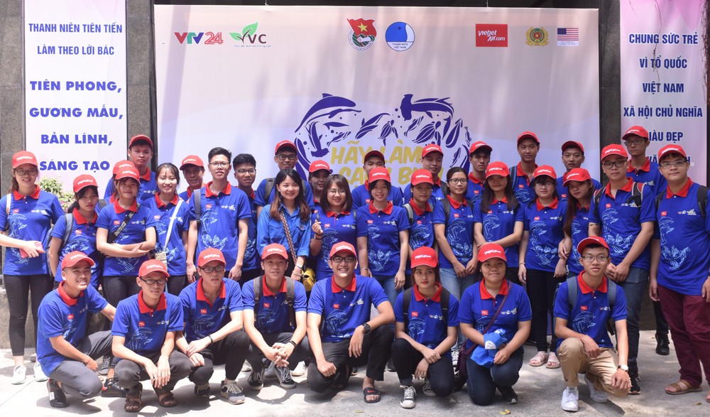 Young people participate in the campaign (Photo: Courtesy of Vietjet)