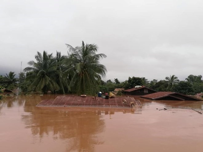 The Xepian-Xe Nam Noy hydropower dam collapsed at 20:00 on July 23, releasing 5 billion cu.m of water which caused flash flooding in 10 villages in lower areas and completely isolated Sanamxay district. (Source: KPL)