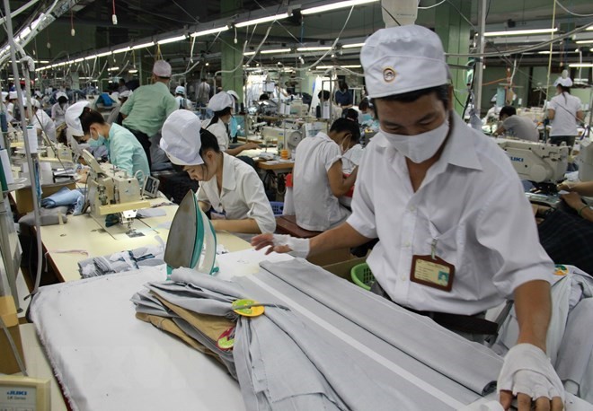 Workers at a garment-textile export company in Vietnam's southern Binh Duong province (Photo: VNA)