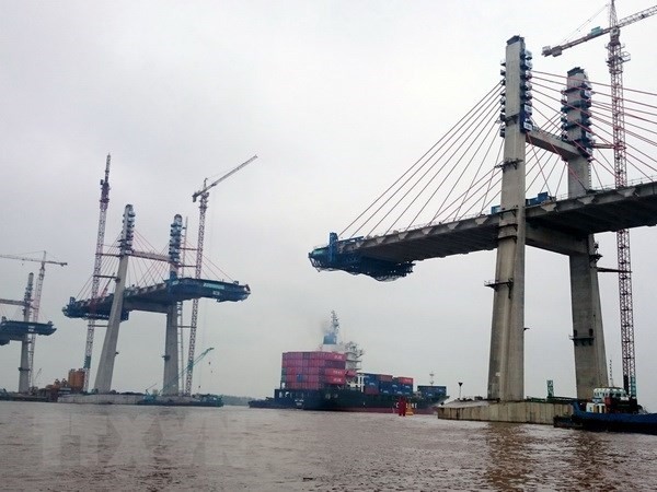 Bach Dang Bridge under construction (Photo: VNA)