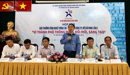 Mr. Duong Anh Duc, Director of the HCMC Department of Information and Communications in the press conference