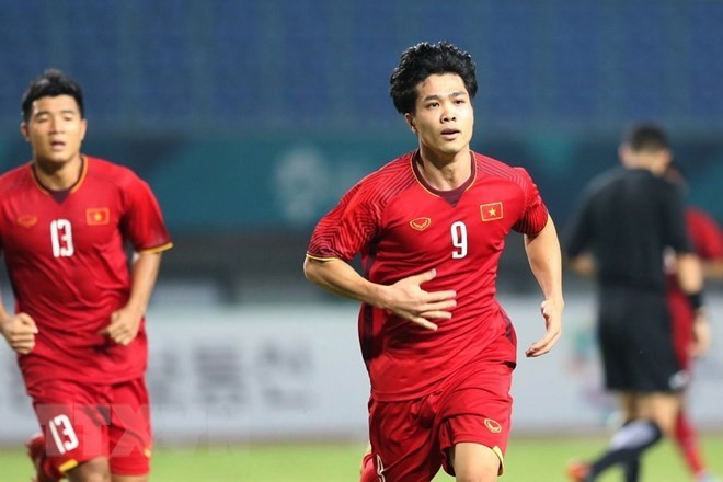 The goal, described as “more valuable than gold” by many fans and commentators, was scored by Nguyen Cong Phuong, wearing jersey number 9, at the 88th minute. (Source: VNA)