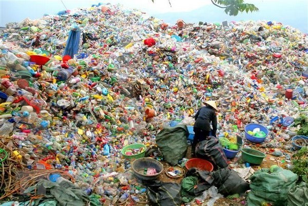 According to Japan’s estimate, Vietnam ranks fourth worldwide in the amount of plastic waste dumped into the sea, with about 730,000 tonnes each year. (Source: VNA)