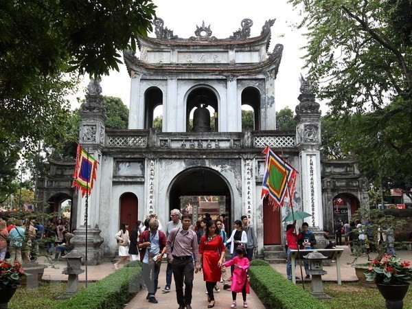 Tourists visit Temple of Literature - a tourist attraction in Hanoi (Source: VNA)