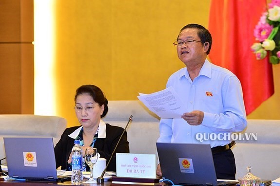 NA Vice Chairman Do Ba Ty speaks at the session on October 16 (Photo: quochoi.vn)