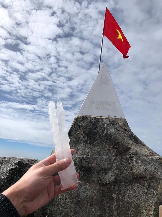 Ice, frost seen in Fansipan’s peak