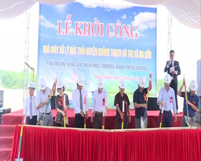 The ceremony to start the construction of the waste treatment factory in Quang Trach district of Quang Binh province (Photo: qbtv.vn)