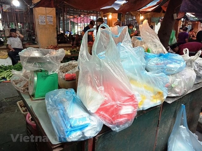 Plastic bags are sold at a traditional market in Hanoi (Photo: VNA)