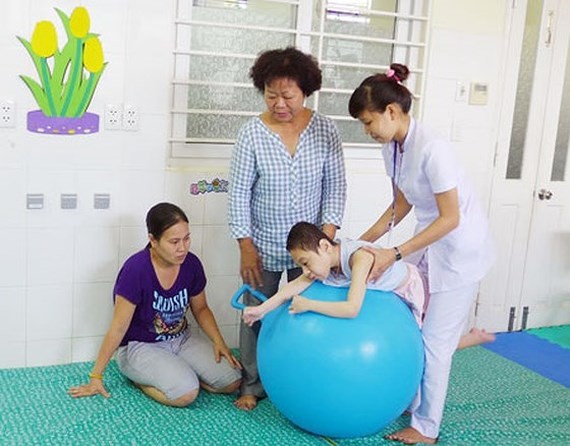 Physical therapists provide gratis treatment at disabled people’s home