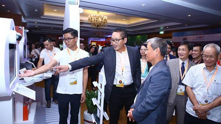 The conference and exhibition Internet Day 2018 organized by the Vietnam Internet Association (VIA) yesterday in Hanoi. Photo by VGP