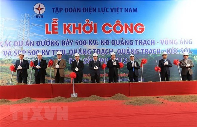 At the ceremony to kick start three 500kV transmission line projects (Photo: VNA)