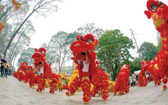 Second Kylin-Dragon Dance Festival celebrated in Van Lang park