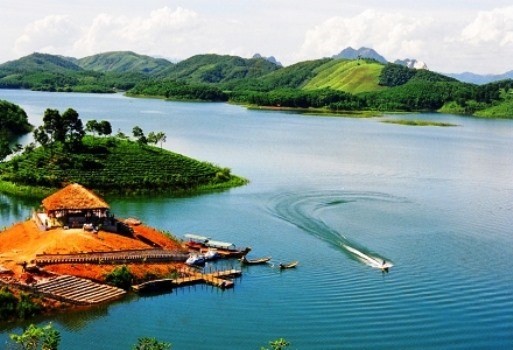 According to the master plan, Thac Ba Lake will become a national tourism site with 380,000 visitors by 2025 and 1 million by 2030 (Photo: baochinhphu.vn)