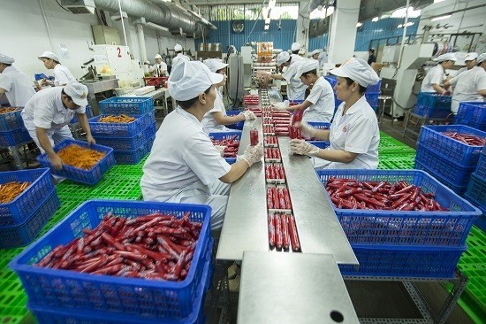 In HCMC, food and drinks represented 17 percent of total retail revenue last year. (Photo: baotintuc.vn)