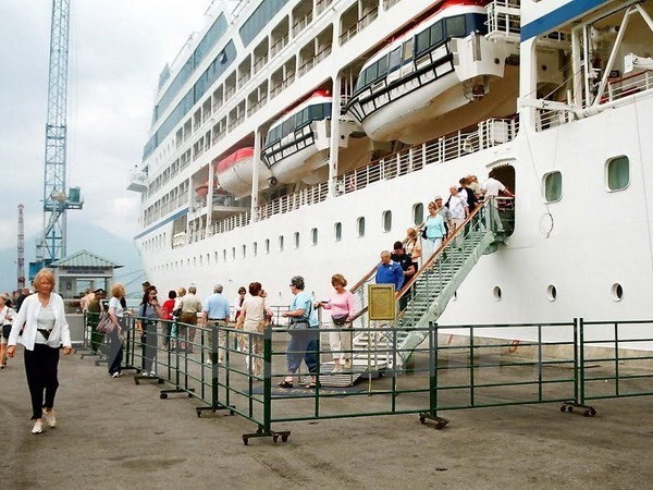 First cruise tourists land in Thua Thien-Hue in 2019