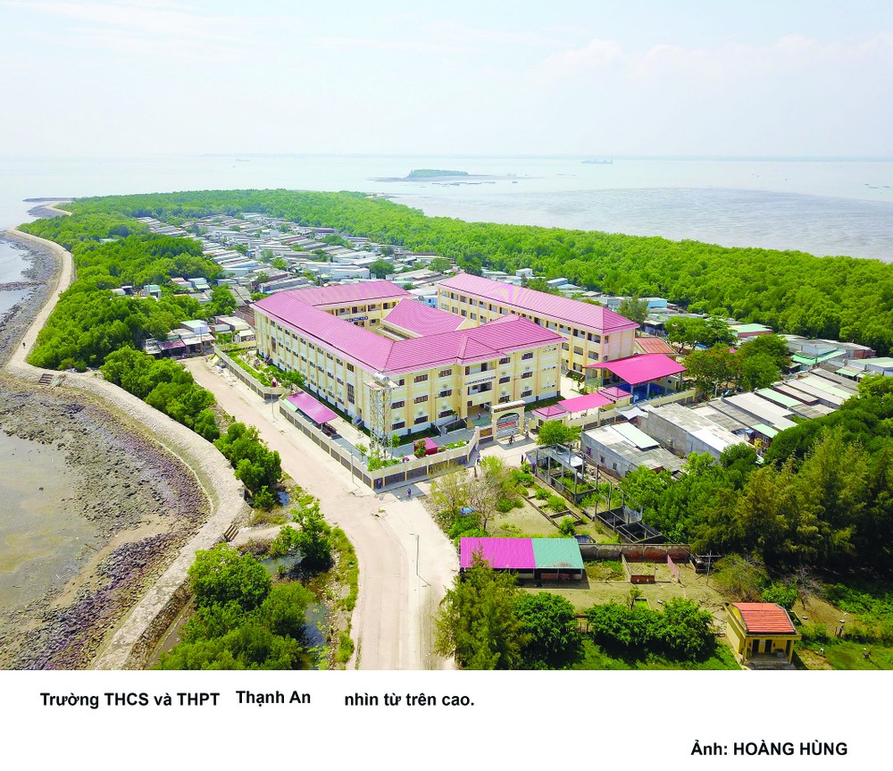 New school brightens up poor island district in HCMC
