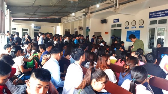 Thousands of people in Ha Tinh apply for passport to work abroad