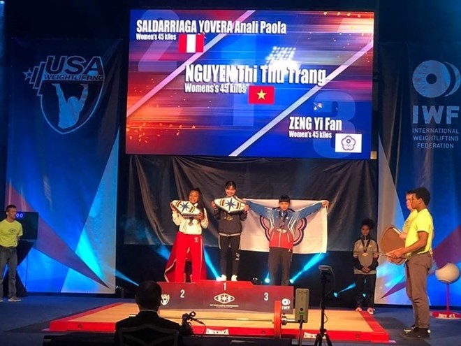 Female weightlifter Nguyen Thi Thu Trang (middle) on the podium. (Photo: anninhthudo.vn)
