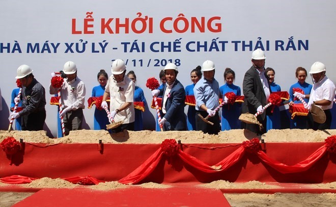 The ceremony to begin the construction of a waste-to-energy plant of the Tasco JSC in Cu Chi district, HCM City, on November 22, 2018 (Photo: VNA)
