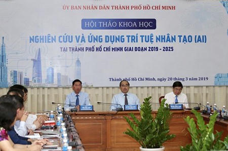 Secretary of HCMC Party Committee Nguyen Thien Nhan and Chairman of HCMC People’s Committee Nguyen Thanh Phong chaired the conference. Photo by Hoang Hung
