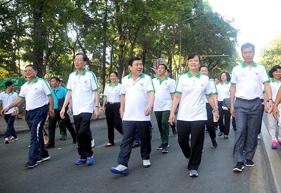 Chairman of HCMC People's Committee Nguyen Thanh Phong and city leaders join the event (Photo: SGGP)