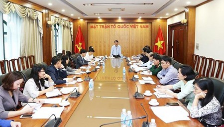 Mr. Hau A Lenh, Vice President and Secretary General of the Vietnam Fatherland Front Central Committee, chaired the meeting on the 2019 Vietnam Innovation Yellow Book.