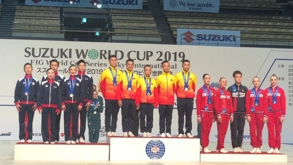 Vietnamese gymnasts Tran Ngoc Thuy Vi, Le Hoang Phong, Vuong Hoai An, Nguyen Che Thanh and Nguyen Viet Anh triumphed in the Group category above 18 years old (Photo: VNA)