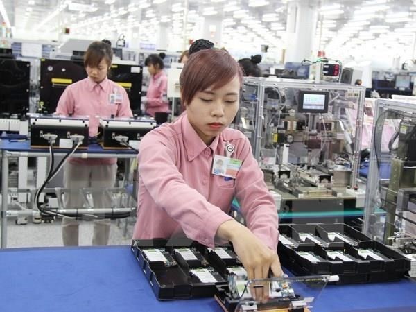 A worker at Samsung hi-tech complex in Thai Nguyen province. Illustrative image (Photo: VNA)