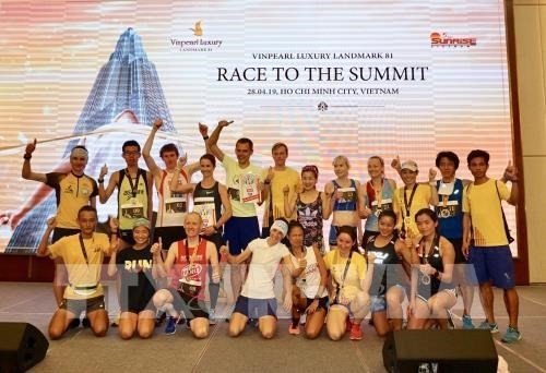 Top winners of the race pose for a group photo (Photo: VNA)