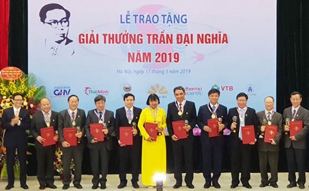 Deputy Prime Minister Vu Duc Dam honored winners of the Tran Dai Nghia Awards 2019