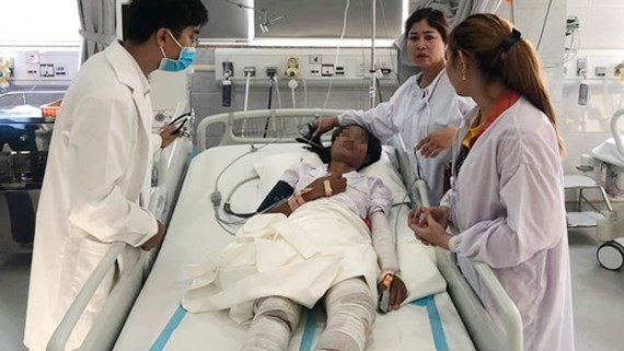 Vietnamese doctors save three seriously-burnt Cambodians