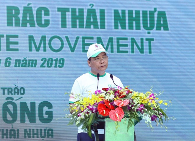 PM Nguyen Xuan Phuc speaks at the launching ceremony for the national campaign on plastic waste prevention in Hanoi on June 9.(Photo: VNA)