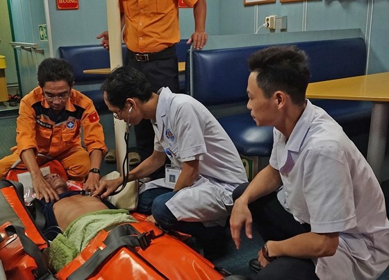 Sick angler rescued in sea off Hoang Sa Islands