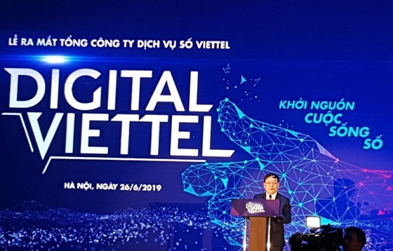 Acting chairman cum general director of Viettel Group Le Dang Dung speaks at the launching ceremony  (Photo: SGGP)