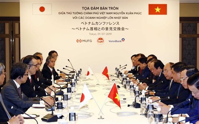 PM Nguyen Xuan Phuc has a round-table talk with Japan’s leading corporations on July 1. (Photo: VNA)