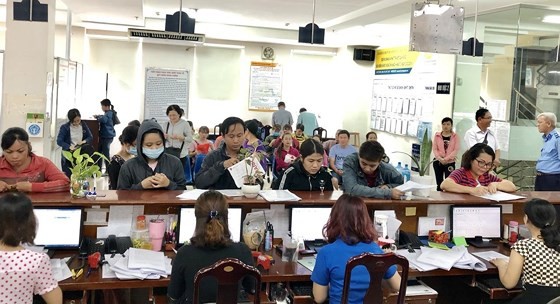 A counter where staff receive and handle documents at HCMC Social Security (Photo: SGGP)