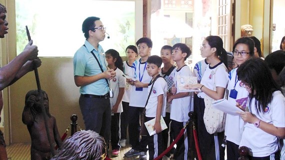 Students of Junior High School Tran van On in district 1 learn history by visiting museum (Photo: SGGP)