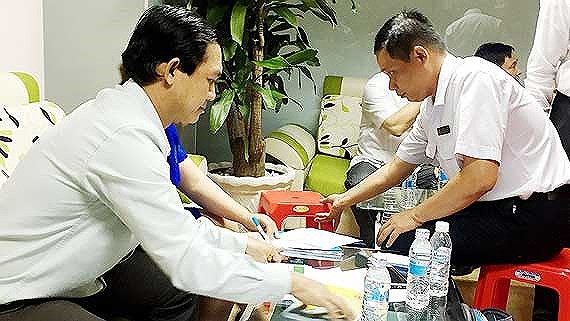 Inspectors are checking at a private medical clinics (Photo: SGGP)