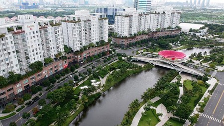 An ecological lake to store water in a new residential area in District 2 of HCMC. (Photo: SGGP)