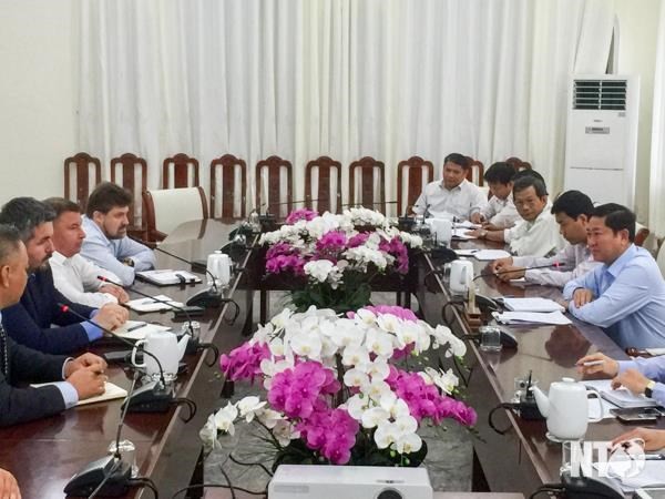 Russian enterprise wants to build power plant in Ninh ThuanThe working session between Technoprom Export and NInh Thuan authorities on Thursday. Photo baoninhthuan.com.vn
