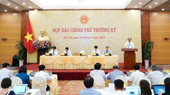 At the government’s periodic press briefing (Photo: SGGP)