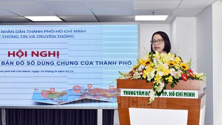 Deputy Director of the HCMC Department of Information and Communications Vo Thi Trung Trinh delivered her speech in the meeting. (Photo: Thanhuytphcm)