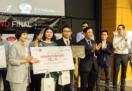 Medlink – champion of VietChallenge 2019 in the US – received the award. (Photo: SGGP)