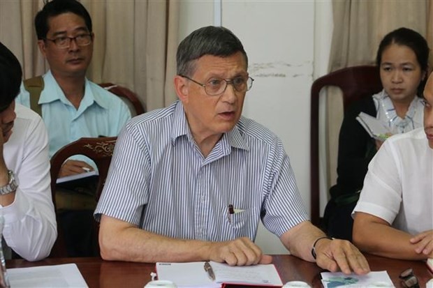 Prof. David Dapice, Senior Economist, Vietnam and Myanmar Programme, Harvard Kennedy School, at the meeting with leaders of Can Tho city on October 8. (Photo: VNA)